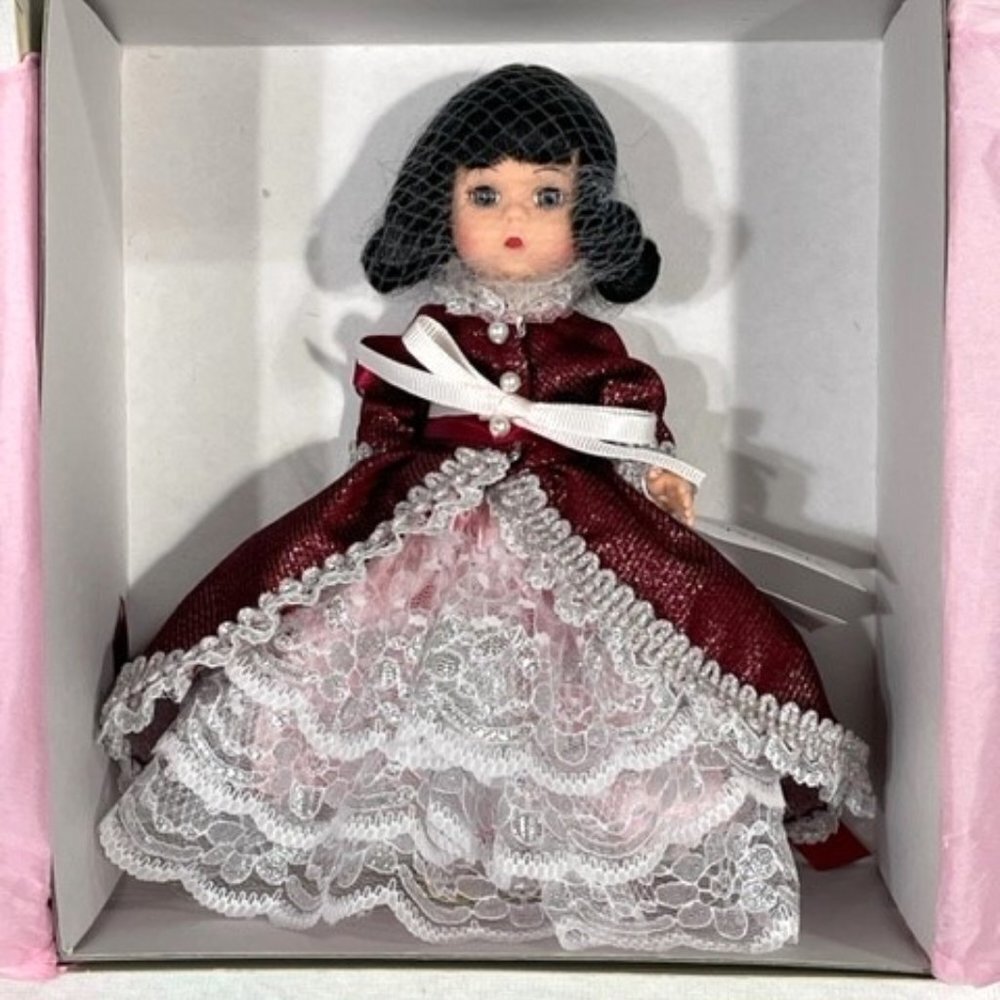 Rare Madame Alexander 8" Holiday Gathering #30580 doll.